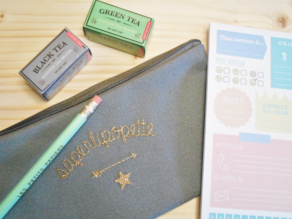 Trousse et motifs glitter, gommes fantaisie, bloc-notes et crayon mint